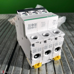 Schneider Electric IC60N C40 3P