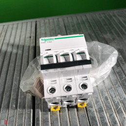 Circuit breaker Schneider Electric IC80N C40A 4P Schneider Electric IC60N C40 3P