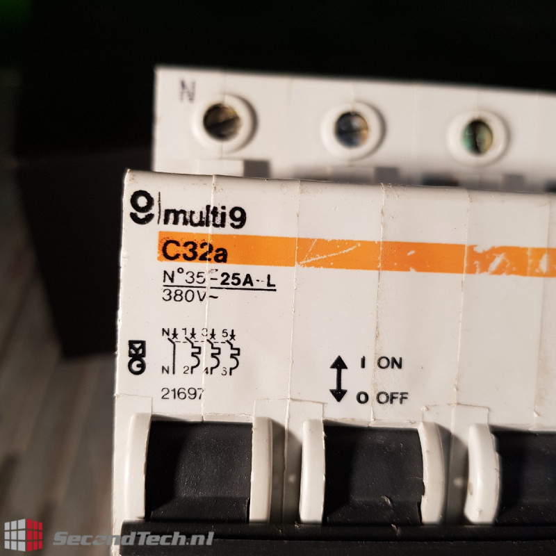 Circuit breaker Merlin Gerin Multi 9 C32a