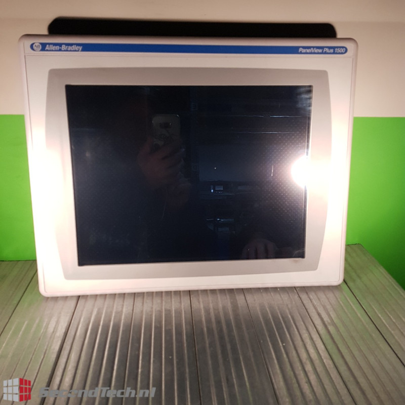 Allen-Bradley Panelview Plus 2711P-T15C4D8 Allen-Bradley Panelview Plus 2711P-T15C4D8