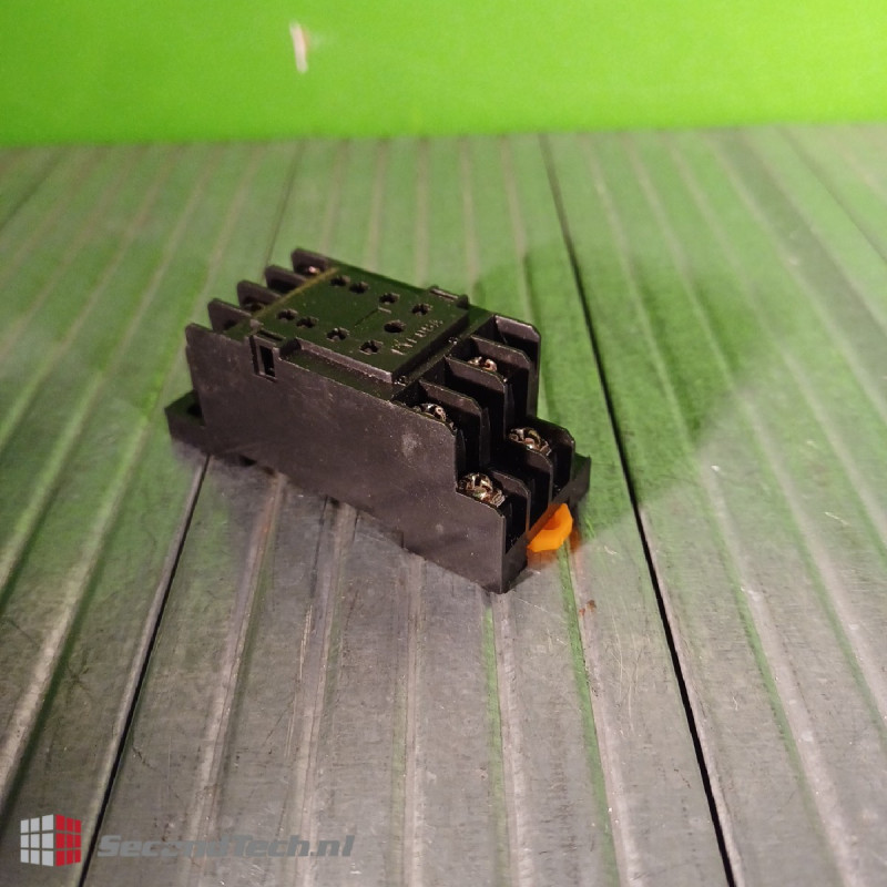 OMRON PYF08A Relay socket 9 stuks OMRON PYF08A Relay socket 9 stuks