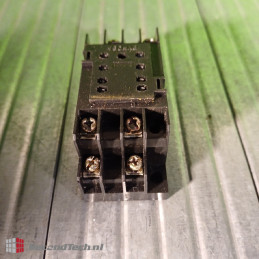 OMRON PYF08A Relay Socket 9 stuks!