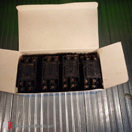 OMRON PYF08A Relay socket 9 stuks